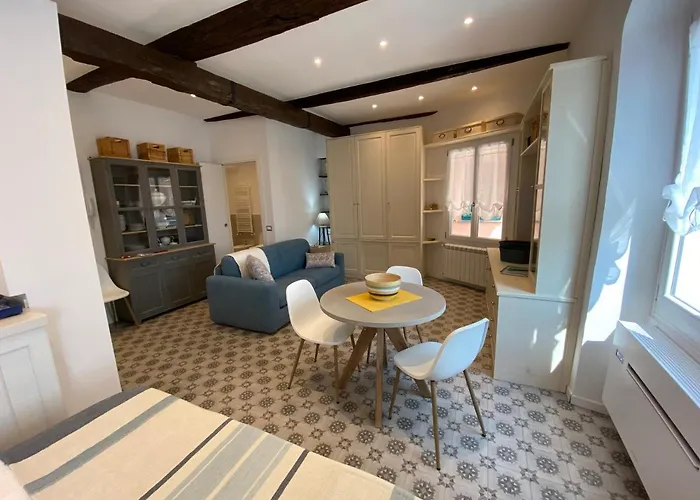 5 Stelle Nel Borgo Di * Celle Ligure