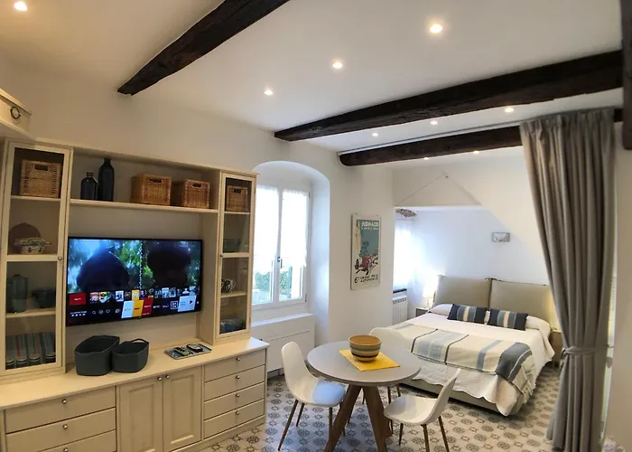 5 Stelle Nel Borgo Di アパート